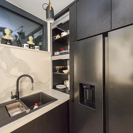 Thara Escape-